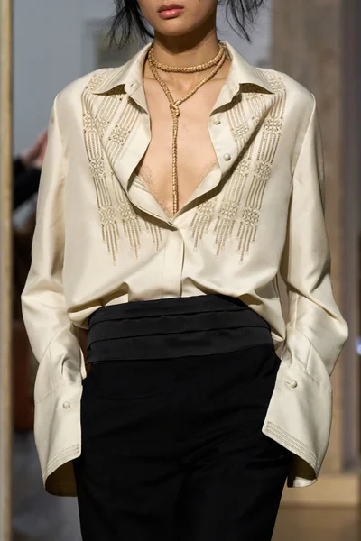 Look 17